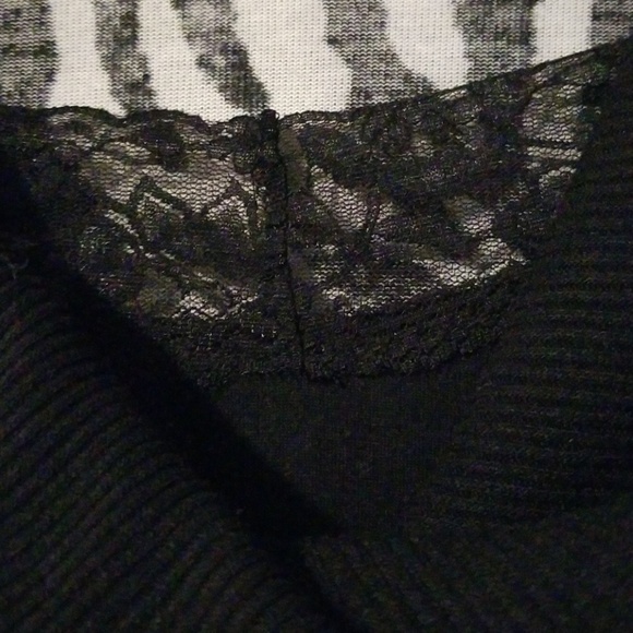 💜3/$20 Zebra print cowl neck shirt - Picture 5 of 5